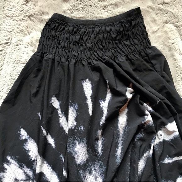 FREE w/ purchase Black and white splash harem pants polyester free size - Picture 4 of 4